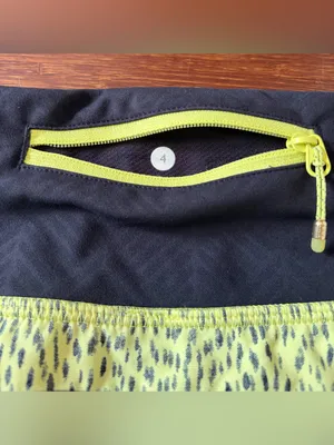Lululemon Hotty Hot Short Dottie Dash Clarity Yellow Black / Black size 4 Small thumbnail 5
