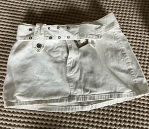 White mini skirt with belt from SHEIN in a S #miniskirt #belted thumbnail 1