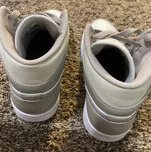 Air Jordan 1 Mid ‘College Grey’ thumbnail 8