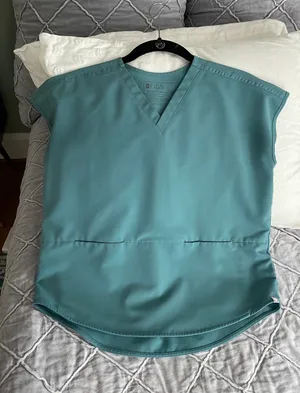 FIGS Scrub Top thumbnail 1