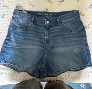 Super High-Waisted Relaxed Denim American Eagle Strigid Shorts thumbnail 1