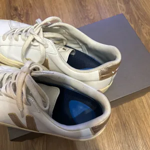 VEJA white gold lace up low top shoes sneakers thumbnail 6