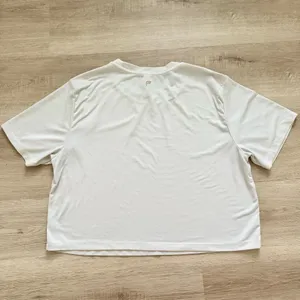 Fabletics Dry-Flex Cropped Short-Sleeve Tee thumbnail 4