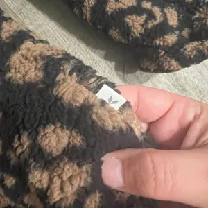 Koolaburra by Ugg animal print xs pullover‎ Black thumbnail 7