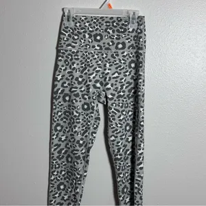 Offline by Aerie Women Hi-Rise Gray Animal Print 7/8 Legging size‎ S thumbnail 3
