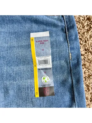 No Boundaries Denim Blue Women's Super Curvy Mom Shorts thumbnail 3