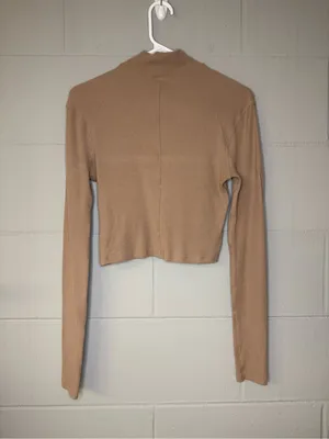 Lululemon LA Turtleneck Long Sleeve in Soft Sand Women’s Size 4 Athletic Top thumbnail 7