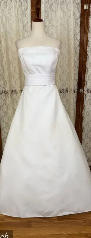 Beautiful Vintage Y2K David’s Bridal Wedding Gown thumbnail 1