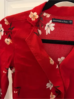 Abercrombie & Fitch Red Floral Wrap Top Size XXS thumbnail 2