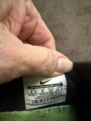 Nike Women’s Pink & Black Athletic Running Shoes thumbnail 4