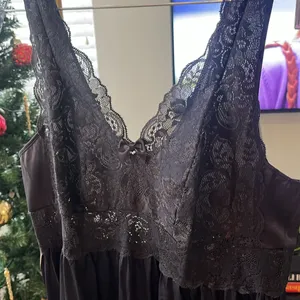 Shadowline size Large Elegant Black Lace Nightgown thumbnail 3