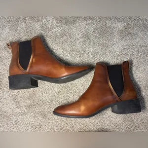 Steve Madden Women's Audience Cognac Brown Chelsea Boots Size 9 thumbnail 3