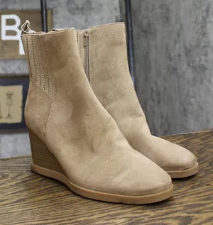 Universal Thread Womens Cypress Winter Boots 88375523 Taupe Brown 8.5M thumbnail 1