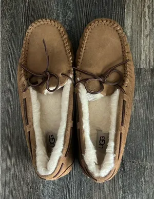 UGG Slippers thumbnail 1