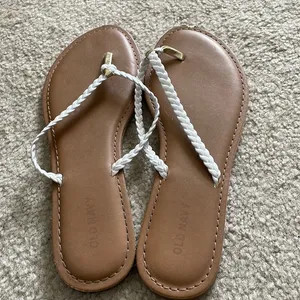 Old Navy Cute flip flops thumbnail 1