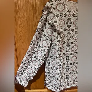 LOFT Medallion Print Ruffle Shoulder Bubble‎ Hem Long Sleeve Blouse Top Size XL thumbnail 10