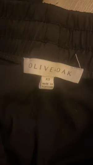 Olive & Oak Silk Black Joggers thumbnail 3