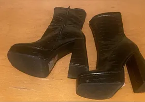 Ladies trendy platform boots size 8 excellent condition black faux crocodile thumbnail 1
