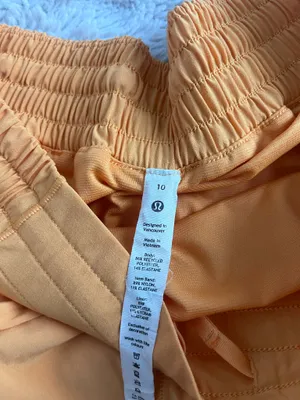 Lululemon Shorts Hotty Hot thumbnail 2