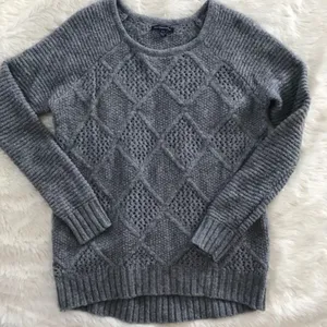 ✨ AEO Grey Thick Diamond Pattern Cable Knit Sweater✨ thumbnail 1