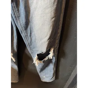 Women's American Eagle Light Wash Distressed Mom Jeans Size 4 thumbnail 3