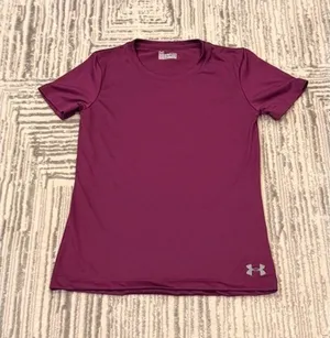 New Under Armour women's XS (semi-fitted) purple Heatgear t-shirt thumbnail 1