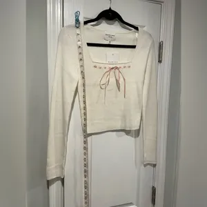 NWT Willow & Wind Size M Cream Long Sleeve Ribbed Knit Top Pink Satin Bow Detail thumbnail 8