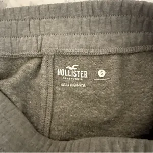 Gray Women's Hollister Shorts thumbnail 3