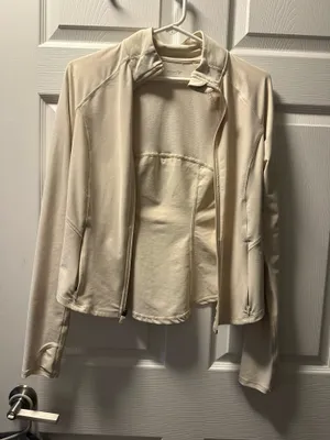 Old Navy Active Top thumbnail 1