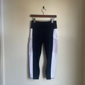 Fabletics On-The-Go Capri Leggings thumbnail 2