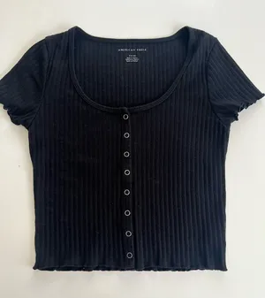 American Eagle black crop T-shirt thumbnail 1