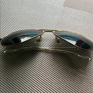 Ray-Ban Aviator Sunglasses with Gold Frame thumbnail 3