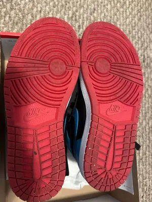Nike Jordan Wmns Air Jordan 1 High OG 'NC to Chi' thumbnail 8