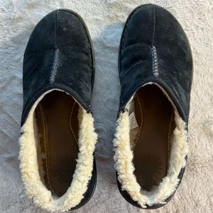 UGG Australia Unisex Black Sheepskin Slip-On Loafers Casual Shoes thumbnail 2