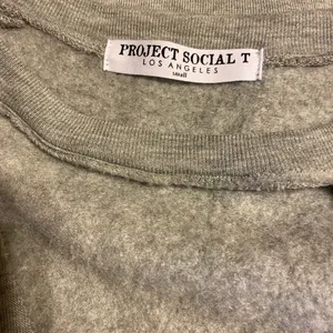 Project Social Tee Cut Out sweatshirt 💜 thumbnail 4