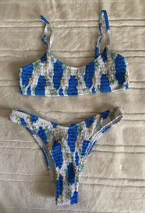 Bikini thumbnail 1