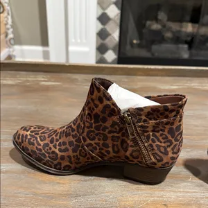 Sun +‎ Stone Leopard Print Ankle Booties Brown Side Zip Size 6 NIB thumbnail 5