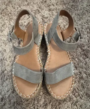 Universal‎ Thread Women's Gray Faux Suede Espadrille Platform Wedge Sandals 7.5 thumbnail 1