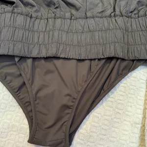 Nice breezy, warm-up style running shorts Women' Gray High-Waisted Shorts thumbnail 8