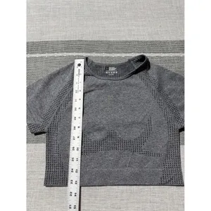 Seamless Short Sleeve Crop Top Heather Grey Perforated Athletic‎ Shirt Small thumbnail 2