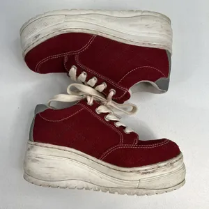 Y2K Candie’s 6 Red Platform Chunky Heel Sneakers Shoes Suede Grunge Punk‎ Retro thumbnail 3