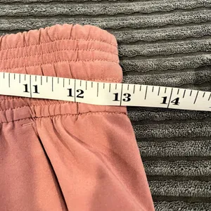 Lululemon On The Fly Shorts 2.5" Women 4 Casual Travel Gym Spanish Rose thumbnail 4