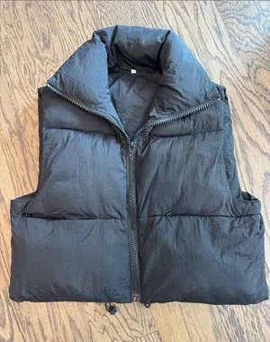 Amazon Women’s Black Puffer Vest Jacket  size small thumbnail 1