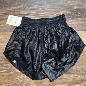 Lululemon Hotty Hot Short High Rise 4” Matte Sheen, Black Size 2 NWT thumbnail 2
