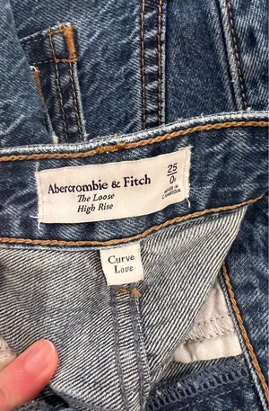 Abercrombie Loose High-Rise Curve Love Jeans thumbnail 3