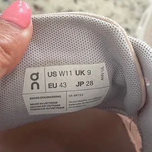 On Cloud 5 Running Shoes Womens 11 Pink Rose Athleisure Lightweight Sneakers thumbnail 8