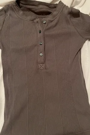 American Eagle Outfitters Long Sleeve thumbnail 1
