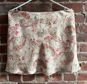Isalis Paisley Print Cream Satin Mini Skirt Chic Size Small thumbnail 1