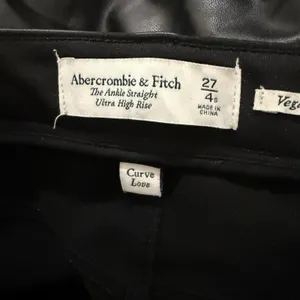 Abercrombie The Ankle Straight Ultra High Rise Vegan Leather Pants Womens 27 4s‎ thumbnail 3