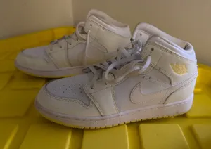 Yellow Nike Air Jordan Mid  thumbnail 1